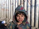 Afghánský chlapec uprchlickém táboe v Kábulu (30. prosince 2020)