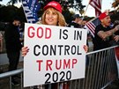 Trump jako posel samotného Boha. Podle mnohých przkum stojí za Trumovou...