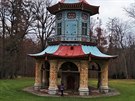 ínský pavilon v zámeckém parku ve Vlaimi