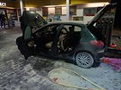 Automobil vzplál pímo na benzinové pump ve Zlín.