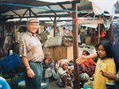 CESTOVATEL. V roce 1992 na triti v Hongkongu, kdy s Bärbel vystupovali na...