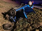 Peugeot 206 skonil po nehod na stee v pkop. Uvnit utrply tk zrann...