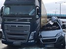 Policie vyetuje nehodu dodvky s kamionem. (8.1.2020)