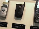 Mobilní telefon Samsung SCH-800, první mobilní telefon s velkoploným LCD