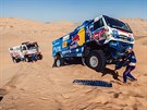 Martin oltys (vpravo) a Anton ibalov v dunách na Rallye Dakar