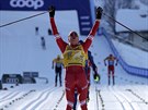 Alexandr Bolunov jako vítz esté etapy Tour de Ski