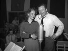 Soa ervená a Jan Werich, pi nahrávání v Gramofonových závodech, 1948