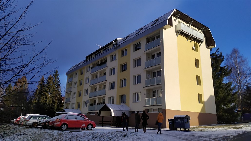 Mansardová st�e�ní nástavba je natolik napadená d�evokaznou houbou, která ni�í...