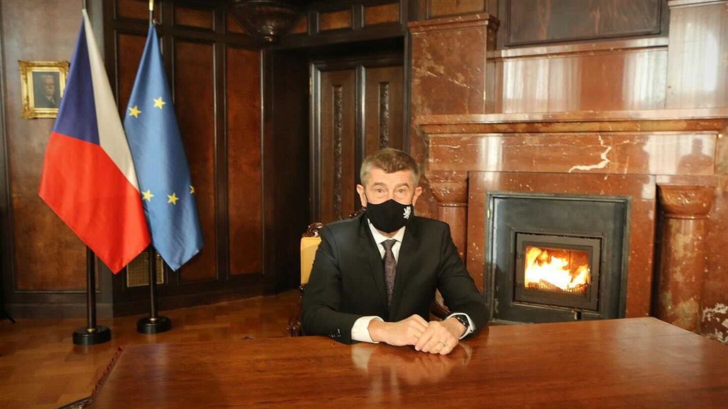 Premiér Andrej Babi� p�i natá�ení novoro�ního projevu