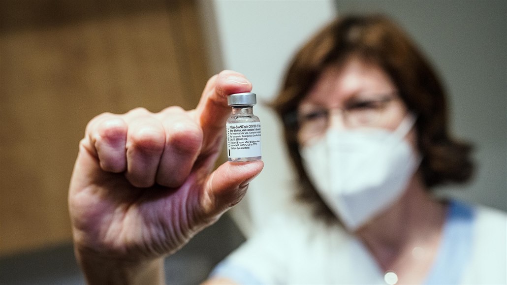 Za�átek o�kování proti onemocn�ní covid-19 ve Zlínském kraji.