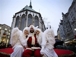Pi natáení vánoní komedie zapózovali fotografce Ann Vavríkové na Jakubském...