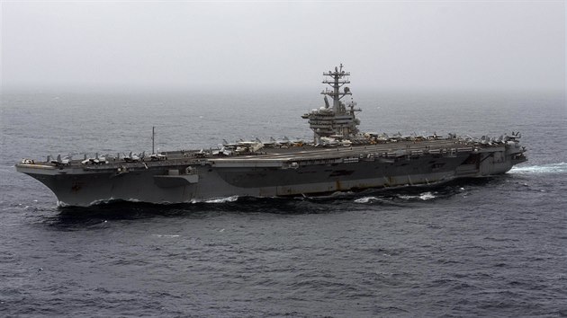 Americk letadlov lo USS Nimitz v Arabskm moi 