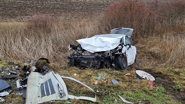 Na Uherskohradišťsku se čelně střetla dvě auta. (9. ledna 2021)