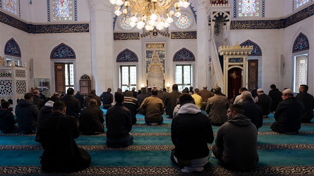 Muslimov se modl v meit Sehitlik nmeckm Berln (3. jna 2018)
