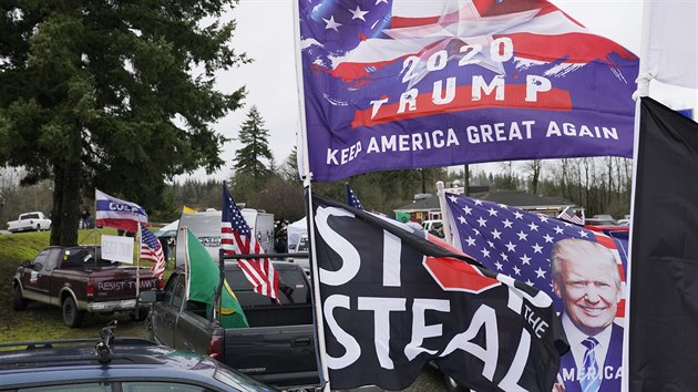 Pznivci Donalda Trumpa protestuj ve Washintonu. (4. ledna 2021)