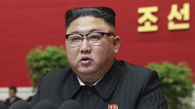 Na sjezdu vystoupil vůdce KLDR Kim Čong-un, který v projevu zhodnotil úspěchy, ale také přiznal selhání. (6. ledna 2021)