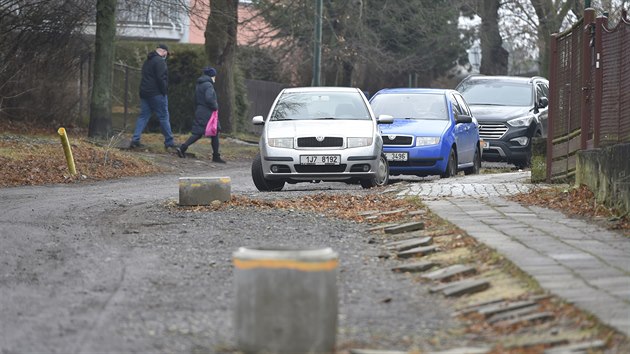 Z pvodn banln vmny povrchu vozovky z kostek na asfalt, se stala dramatick telenovela, do n se zsadnm zpsobem promtl dlouholet spor magistrtu se Svazem vodovod a kanalizac Jihlavsko (SVAK) o vodohospodskou infrastrukturu.