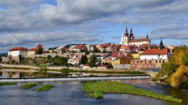 Pohled na Kadaň přes řeku Ohři. Vlevo Kadaňský hrad