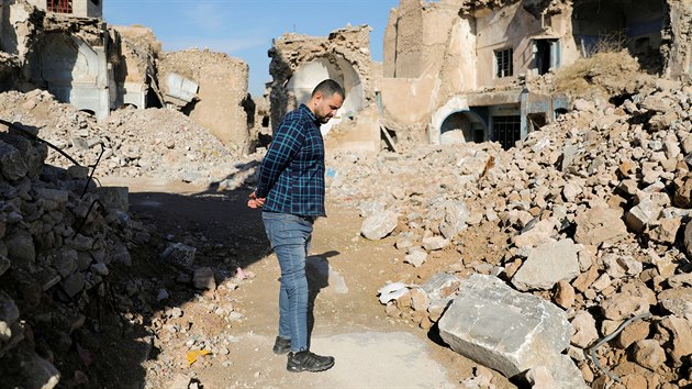 Zem znien vlkami. Na fotografii prochz vlen invalida Hisman Abdulkhaliq sutinami svho nkdejho domu ve mst Mosul. (28. prosince 2020)