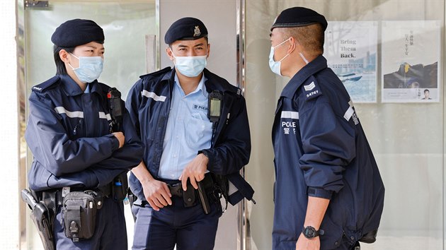Policie v Hongkongu zatkla celkem pes 50 prodemokratickch aktivist. (6. ledna 2021)