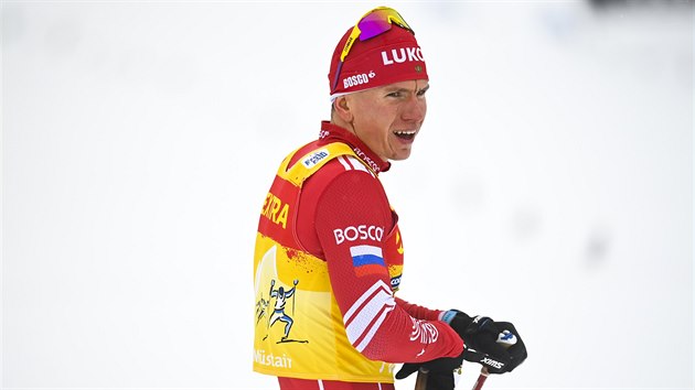 Rusk bec na lych Alexandr Bolunov v cli vodnho sprintu na Tour de Ski.