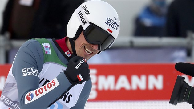 Polsk skokan na lych Piotr yla  se raduje z povedenho skoku na mstku v Garmisch-Partenkirchenu.