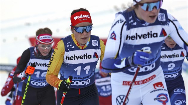 Katharina Hennigov z Nmecka v est etap Tour de Ski