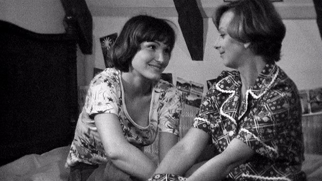 Marie Logojdov a Milena Asmanov v televiznm filmu Msn dol z roku 1977