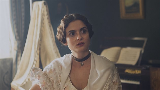 Eva Podzimkov� v s�rii Bo�ena (2021)