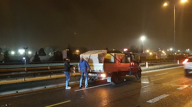 Hromadná nehoda přibrzdila dopravu na průtahu Libercem (5. 1. 2021)