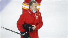 Kouč Calgary Flames Geoff Ward během tréninku v přípravném kempu na NHL.