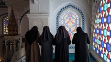 Muslimky se modlí v meit Sehitlik nmeckém Berlín (3. íjna 2018)