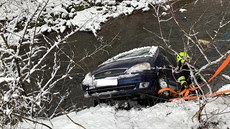 idi osobního vozidla zejm pi neopatrném couvání dostal smyk a s vozidlem...