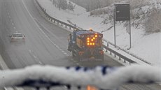 Zasnená silnice mezi Ostravou a Opavou. Na nkterých místech v kraji sníh...