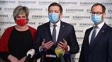 Vra Kováová, Vít Rakuan a Jan Farský na tiskové konferenci hnutí Starost a...