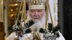 Moskevský patriarcha Kirill slouí pravoslavnou vánoní mi. (6. ledna 2021)