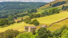 Jedno z malebných zelených údolí v Peak District: Derwent Valley