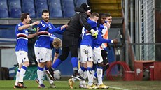 Radost fotbalist Sampdorie v zápase proti Interu, eský záloník a kapitán...