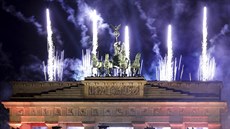 Nový rok oslavili také Nmci ohostrojem u Brandenburské brány v hlavním mst...
