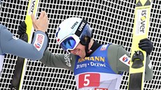 Polák Kamil Stoch se raduje z vítězství na Turné čtyř můstků v Innsbrucku.