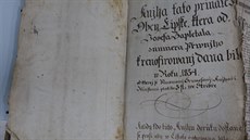 Bible česká vytištěná v roce 1771 s poznámkou na titulní straně: „Knjha tato...