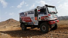 Úastnici Rallye Dakar u v djiti piln testují své vozy. Výjimkou není ani...