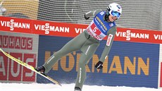 Polský skokan na lyžích Kamil Stoch se usmívá, už ví že vyhrál třetí závod...