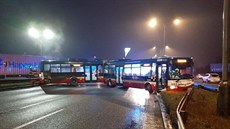 Policie vyetuje havárii autobusu na nájezdu na dálnici D8. (4.1.2020)