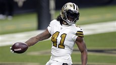 Alvin Kamara z New Orleans Saints po svém prvním ze esti vánoních touchdown...