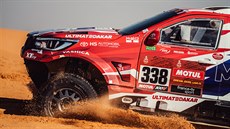 Tomá� Ou�ední�ek a David K�ípal v toyot� na Rallye Dakar