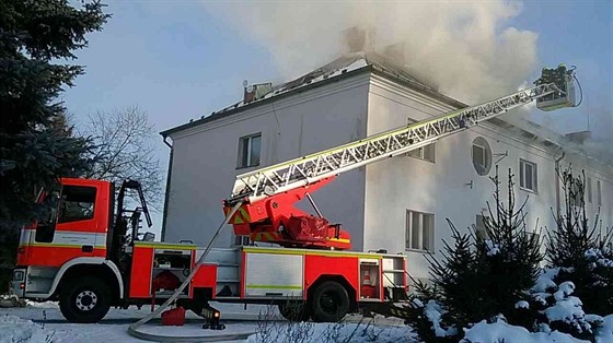 Požár střechy domu v Chodově na Sokolovsku.