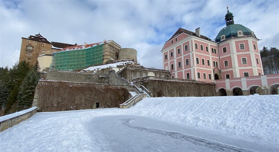 Rekonstrukce Pluhovských domů v areálu bečovského hradu a zámku.