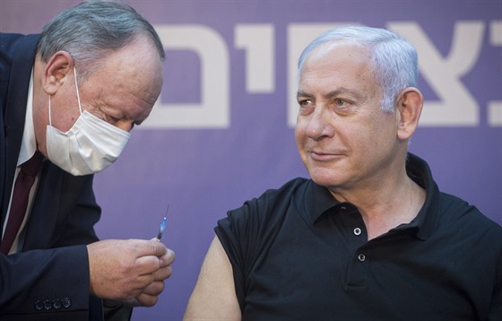 Izraelský premiér Benjamin Netanjahu se nechává okovat proti koronaviru. (9....