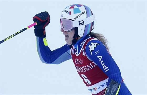 Italka Marta Bassinová se raduje z vítězství v obřím slalomu v Kranjské Goře.